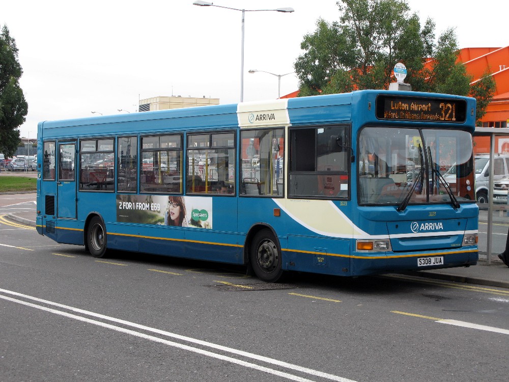  - Arriva 3223 r 321 Luton Airport 170810 G Francis